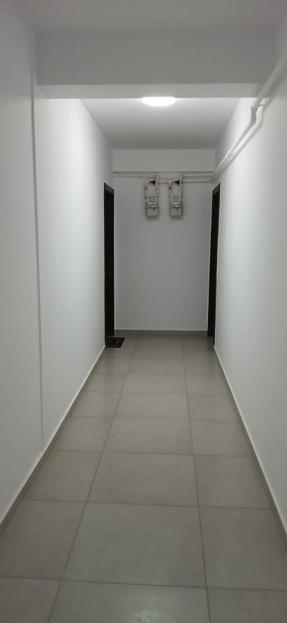 Culoar de acces la apartamente, cu gresie
